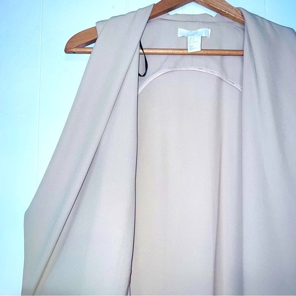 H&M Asymmetrical Drapey Waterfall Front Sleeveless Cardigan Vest Cream - Picture 3 of 12